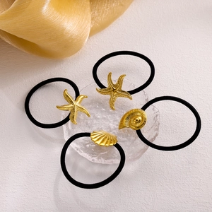 Lot de 4 élastiques à cheveux noirs avec charms dorés en forme d'étoile de mer et coquillages