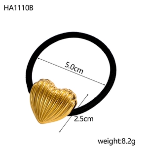 Élastique à cheveux noir avec pendentif cœur doré de 2,5 cm et texture métal plissée
