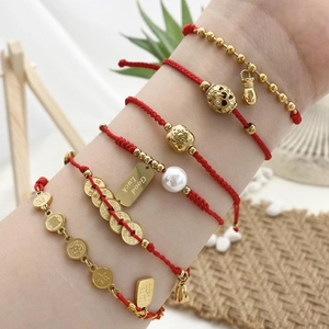 Chinesischer Stil Rotes Seil Armband Vergoldeter Titanstahl Glückstasche Münze Künstliche Perle Anhänger Geflochten Verstellbar Schmuck Geschenk