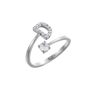 Dettaglio anello regolabile argento con lettera D micro-pave e zircone rotondo singolo