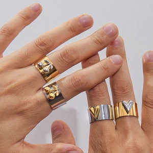 Retro brede tweekleurige ring met hart en kers in 18K goud en zilver gepolijst