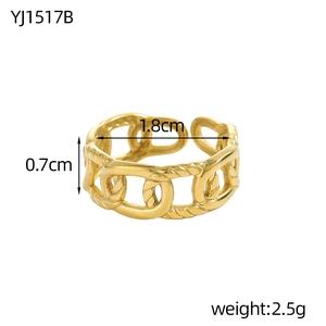 Detail van gouden roestvrijstalen schakelring met afmetingen 1,8 cm en gewicht van 2,5 g