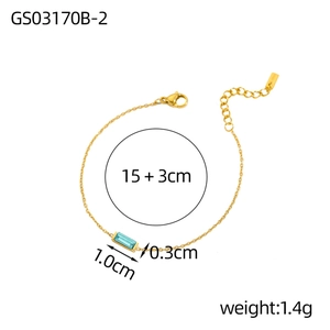Detailansicht des goldenen Armbands mit Karabinerverschluss und 15+3cm Längenangabe