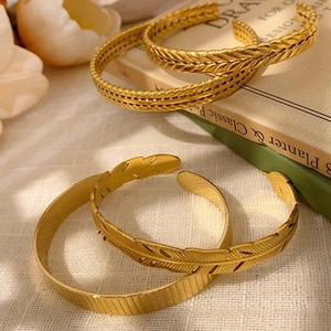 Retro gold C-shaped open bangles with leaf feather and braided metal textures