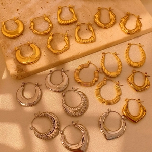 Set di orecchini geometrici in metallo oro e argento con design vintage strutturato