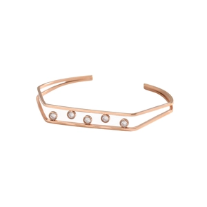 Dettaglio del bracciale doppio strato oro rosa con design stella luna e zirconi scintillanti