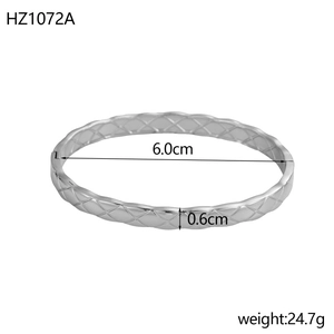 Vista dettagliata del bracciale rigido trapuntato con diametro 6,0 cm e larghezza 0,6 cm
