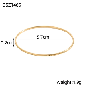Specifiche delle dimensioni del bracciale dorato a rombi con diametro di 5,7 centimetri