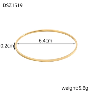 Schema dimensioni del bracciale dorato con motivo a rombi, diametro 6,4cm e larghezza 0,2cm