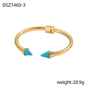 Dettaglio del bracciale a cerniera dorato con punte turchesi, peso 28,9g