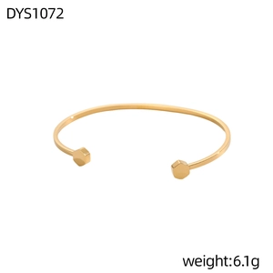 Bracciale rigido dorato minimalista con terminali esagonali geometrici da 6,1 grammi