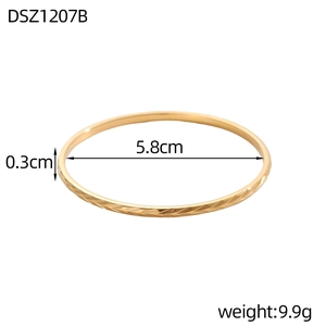 Detailweergave van een 18K gouden armband met tarwebladpatroon en 0,3 cm breedte maat