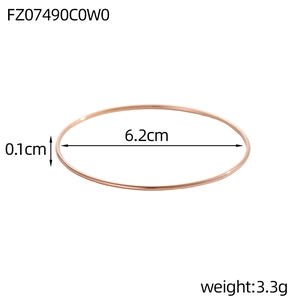 Detailweergave van de roségouden armband met 6,2 cm diameter en 0,1 cm dikte