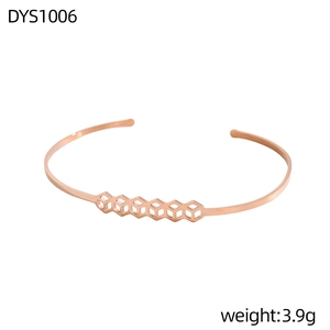 Detalle de brazalete geométrico de nido de abeja en oro rosa de 3,9g, referencia DYS1006
