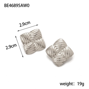 Silver starburst earrings featuring textured radial patterns and 2.9cm dimensions