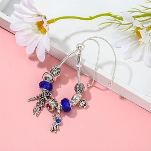 Silbernes Dreamcatcher Armband mit blauen Perlen und Astronauten Anhänger für Damen