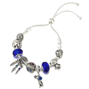 Silbernes Astronauten-Armband mit blauen Kristallperlen und Mond-Quastenanhänger