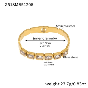 Gedetailleerde maattabel van een 18k goud vergulde rvs armband met vierkante glassteen