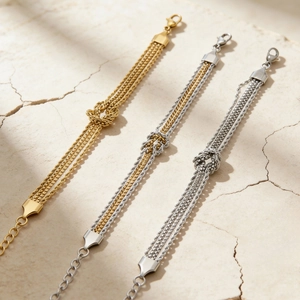 Set di bracciali a catena con nodo placcati in oro 18k dal design minimalista a tre toni