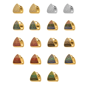 9 paia di orecchini a triangolo geometrico con zirconi colorati e finitura dorata