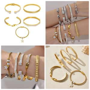 Vue détaillée de l'ensemble de 5 bracelets plaqués or 18 carats avec zircons 5A scintillants