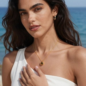 Collier pendentif œil de tigre plaqué or 18k avec chaîne torsadée et boucles