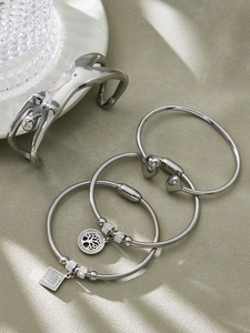 Set di bracciali in acciaio color argento con ciondolo albero della vita e charms geometrici