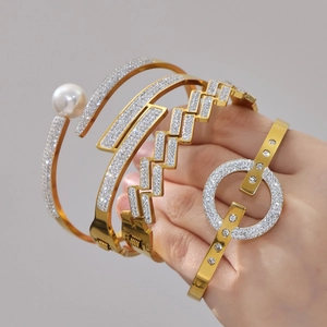 Ensemble de 4 bracelets en acier doré avec zircons 5A et perles pour femme