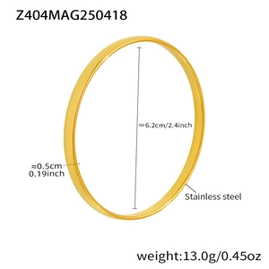 Poliertes Gold-Edelstahl-Armband mit Maßen und Angabe des Innendurchmessers für Details