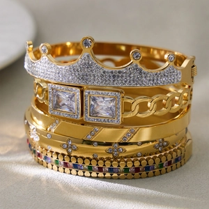 5-teiliges Set aus 18k vergoldeten Edelstahl-Kronenarmbändern mit Zirkonia-Steinen