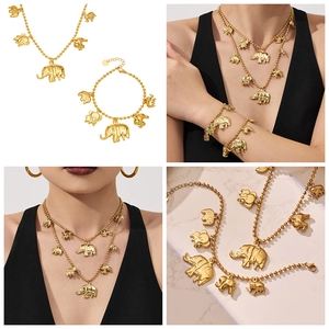 Detail van gouden olifant sieradenset met gelaagde kralenkettingen en een bijpassende armband