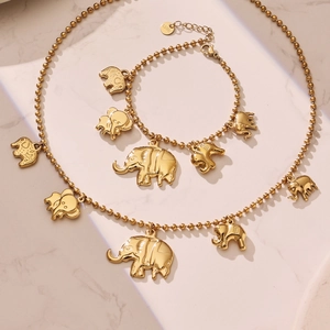 Goudkleurige roestvrijstalen kralenketting en armband set met meerdere olifantenhangers