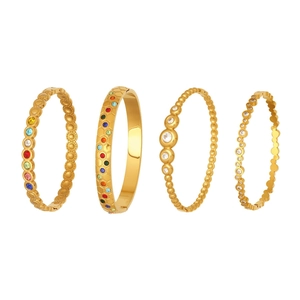 Set aus vier 18k vergoldeten geometrischen Armreifen mit bunten Zirkonia und Emaille