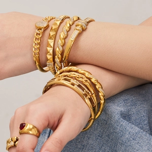 Bracelet et bagues géométriques minimalistes en acier inoxydable plaqué or 18k et zircon