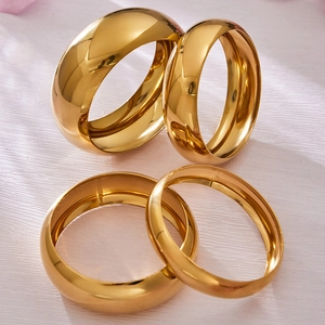 Set de anillos de acero inoxidable bañados en oro de 18k para mujer en varios anchos