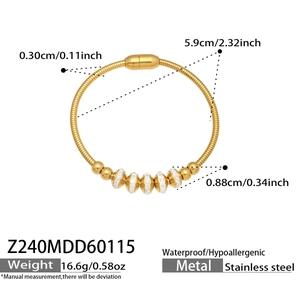 Dettaglio del bracciale in acciaio inossidabile placcato oro 18k con chiusura e dimensioni