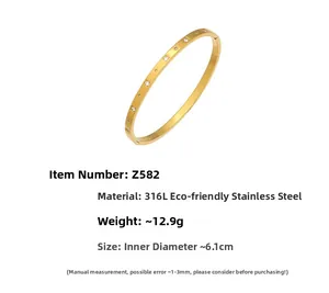 Detail eines 18k vergoldeten 316L Edelstahlarmbands mit Sonnenstrahl-Zirkonia