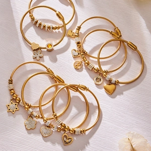 Bracciali a cavo in acciaio placcati oro 18k con ciondoli geometrici in cristallo