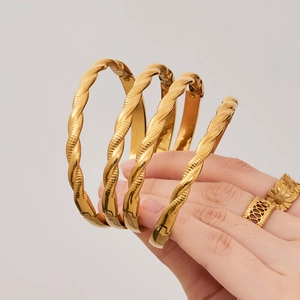 Conjunto de brazaletes de acero chapado en oro 18k con anillo de girasol para mujer