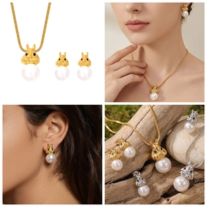 Détails du coffret bijoux écureuil avec boucles d'oreilles et collier en perles