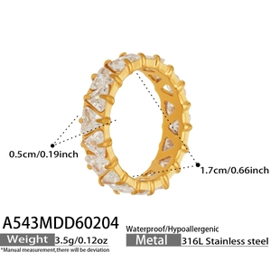 Specifiche dettagliate delle dimensioni per anello in oro 18k con zirconi a triangolo