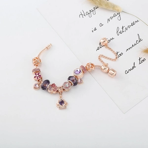 Bracelet à breloques en or rose avec pendentif couronne cœur violet et perles fleurs