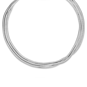 Collana a tre strati in maglia serpente argento con design minimalista a più fili eleganti
