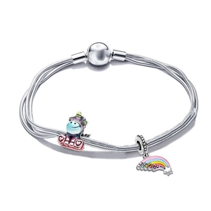 Bracciale multifilo a maglia snake argento con ciondoli a forma di unicorno e arcobaleno