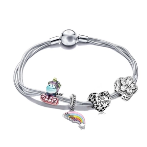 Bracciale arcobaleno unicorno con catene a serpente argento e ciondolo a cuore