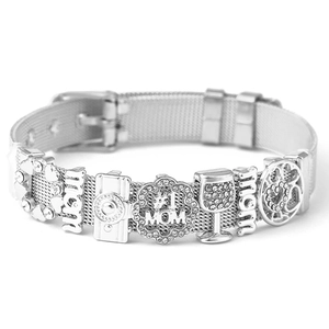 Bracelet en maille argentée avec breloques maman et cœur en cristal brillant