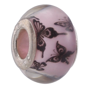 Détail d'une perle en verre lavande avec papillon et noyau en argent S925 pour bijoux