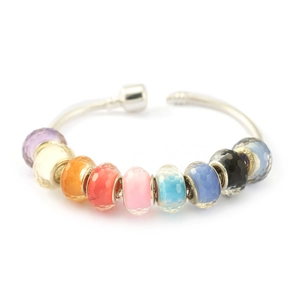 Bracelet à chaîne serpent argentée 925 avec perles en résine colorées facettées