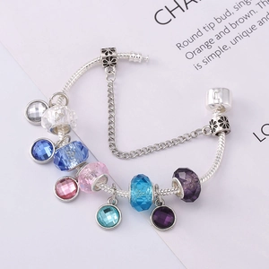 Modisches Schlangenketten-Charm-Armband mit bunten Kristallperlen und Sicherheitskette