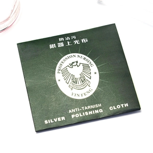 Premium Silberputztuch aus Baumwolle in grüner Verpackung für Schmuckpflege